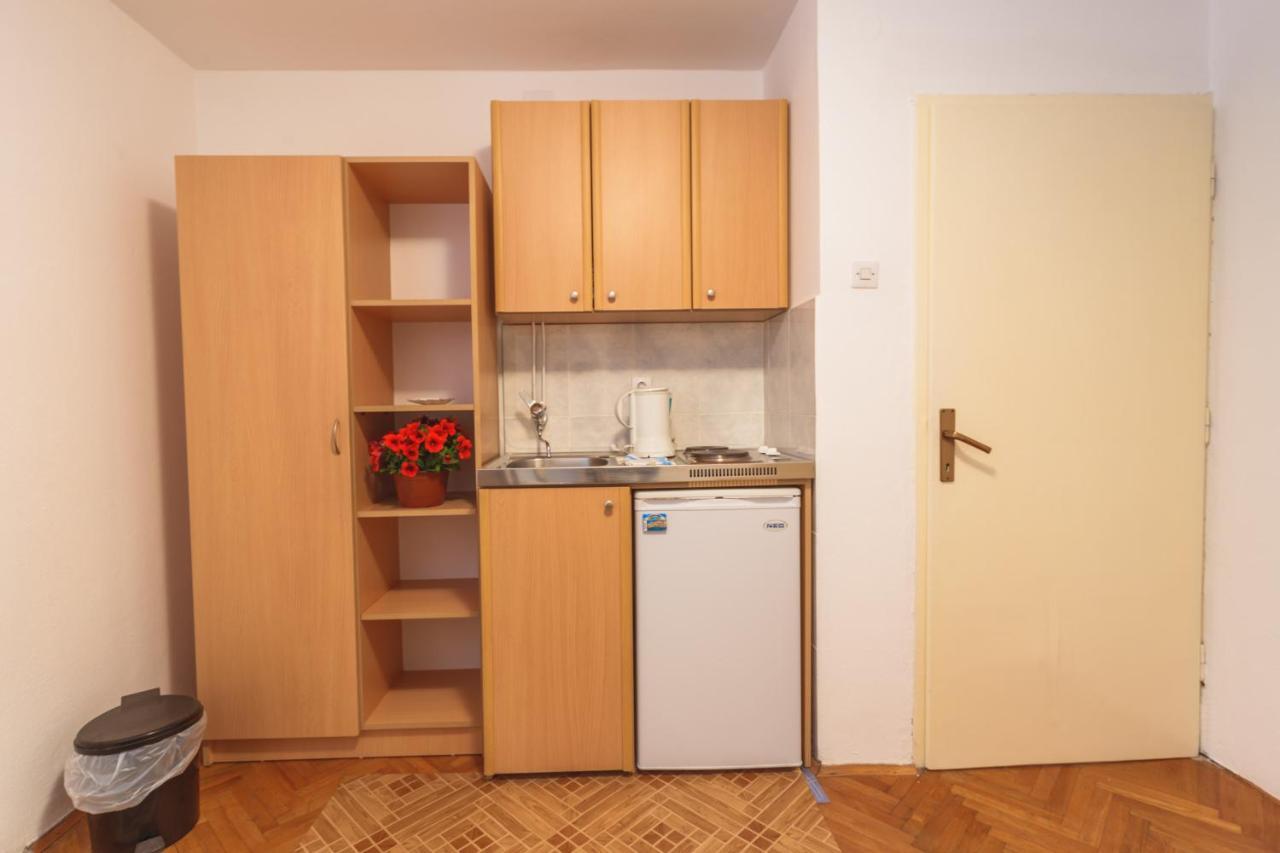 Apartmani Steni Свети Стефан Екстериор снимка